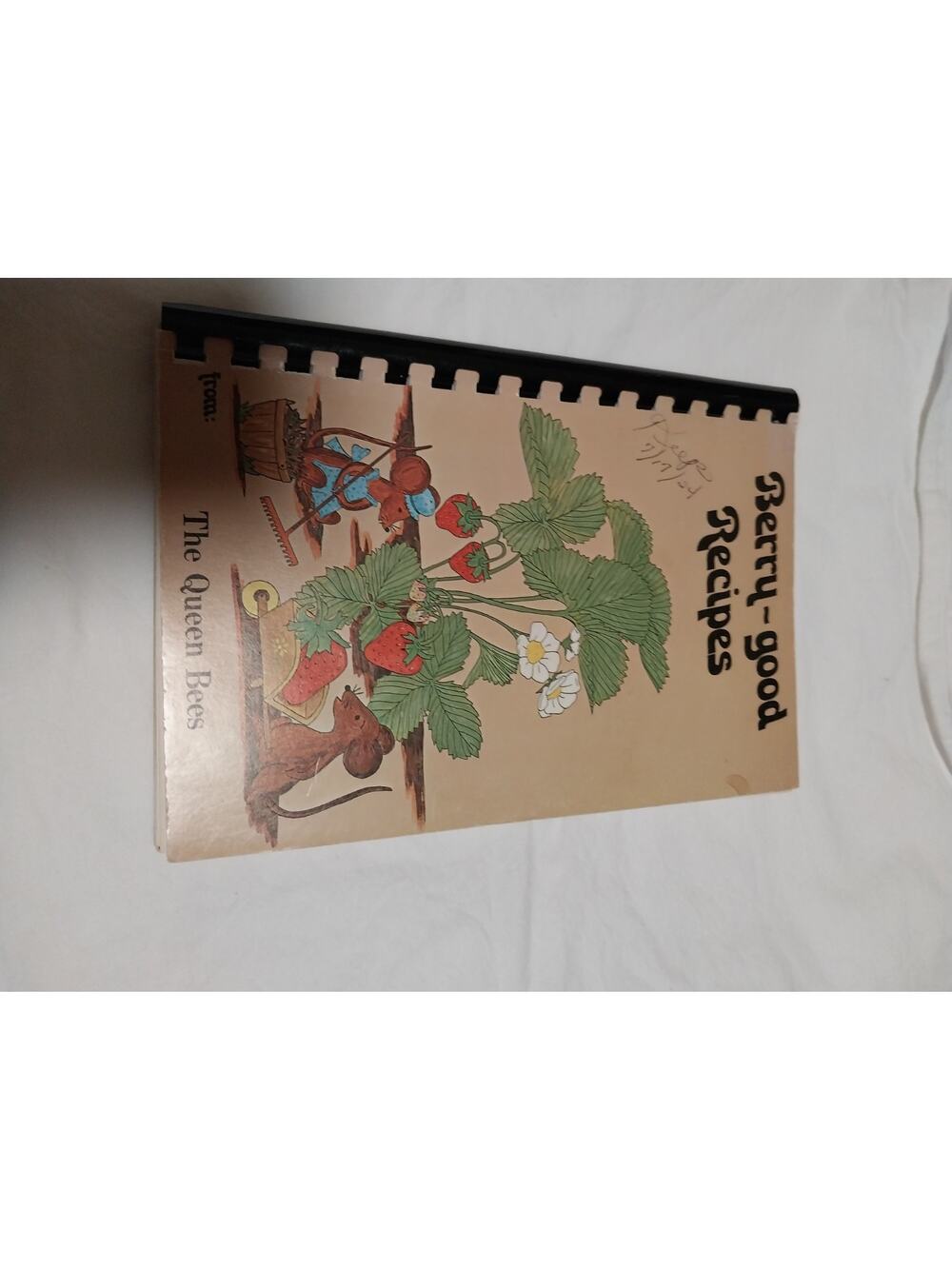 The Queens Bees 1984 Berry-good Recipes